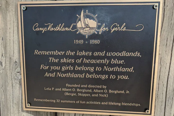 Northland Boathouse plaque at du Nord
