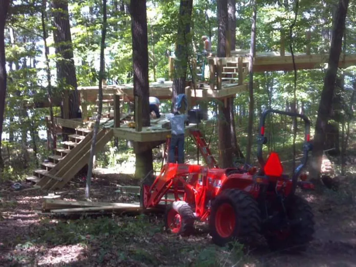 Treehouse during construction